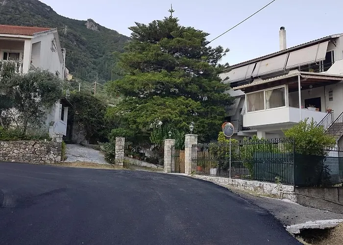 Olgas Cozy Nest Apartment With Private Garden Quiet Stay Near Dassia Beach Ano Korakiana Apartmán *